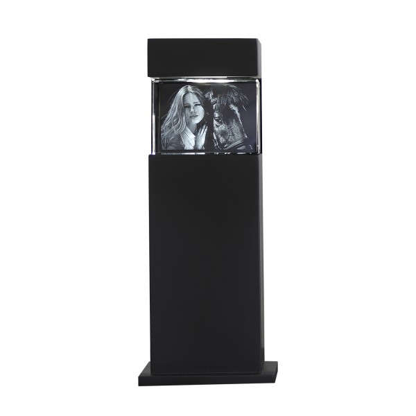 Stele, schwarz mit Glasblock 100x70x60 mm quer 1-4 Personen